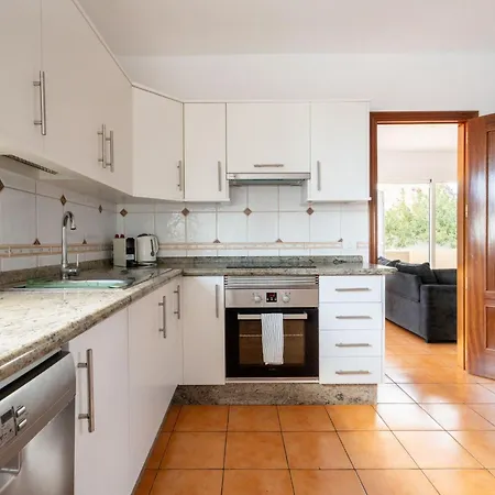 בית נופש Casa Linda *
